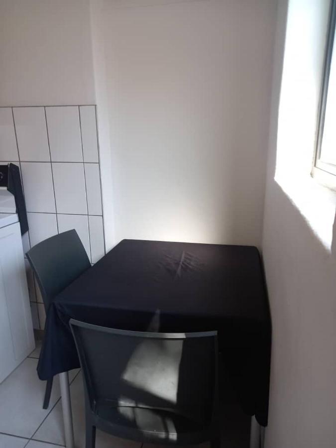 Self-Catering Studio, Unit 3 On Krupp Віндгук Екстер'єр фото